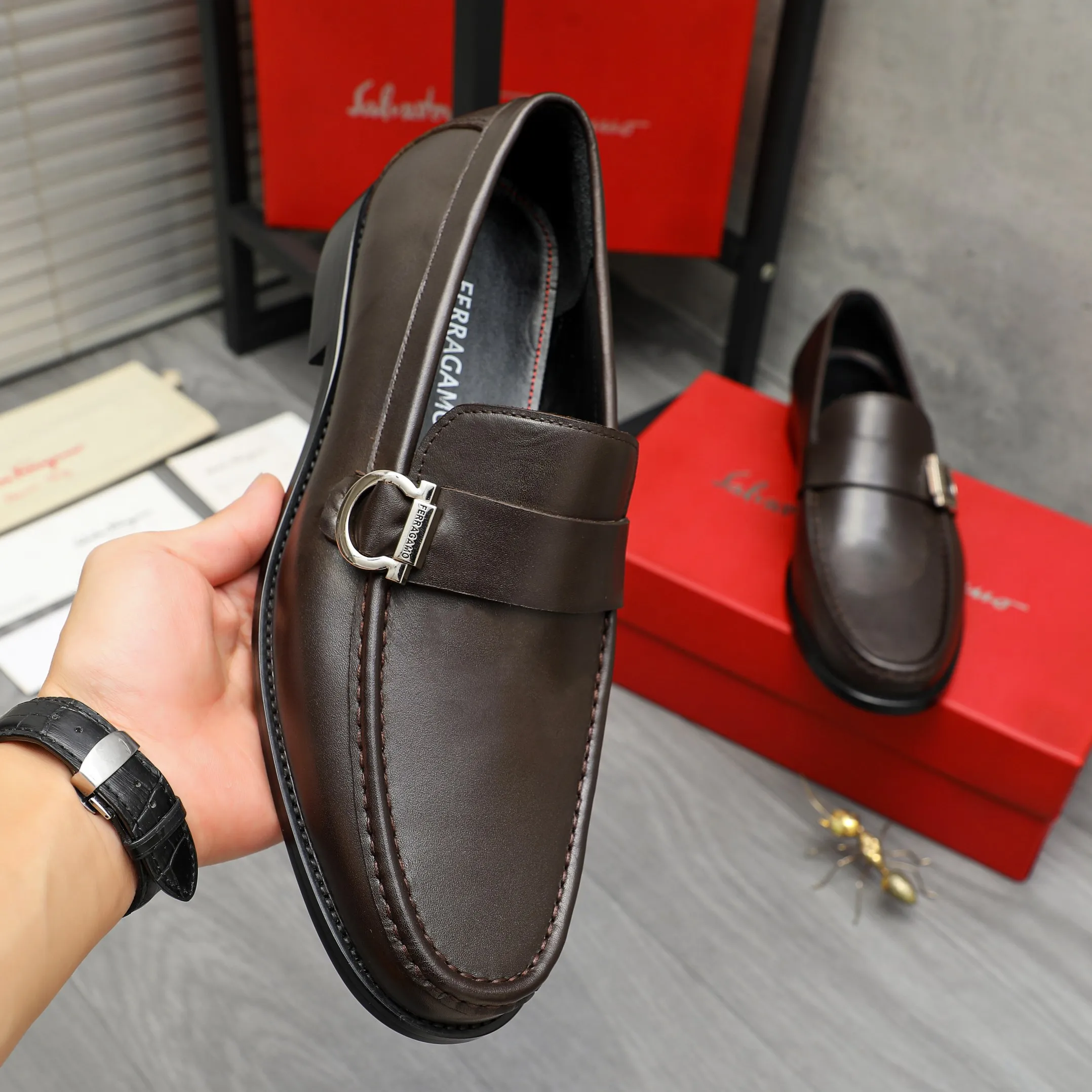 Men's shoes 💰442 Product trademark: Ferragamo "Ferragamo" business formal leather shoes Regular size: 38-46 (45.46 custom-made and non-returnable) Product materials: Selected high-quality cowhide upper, cowhide lining, original rubber outsole